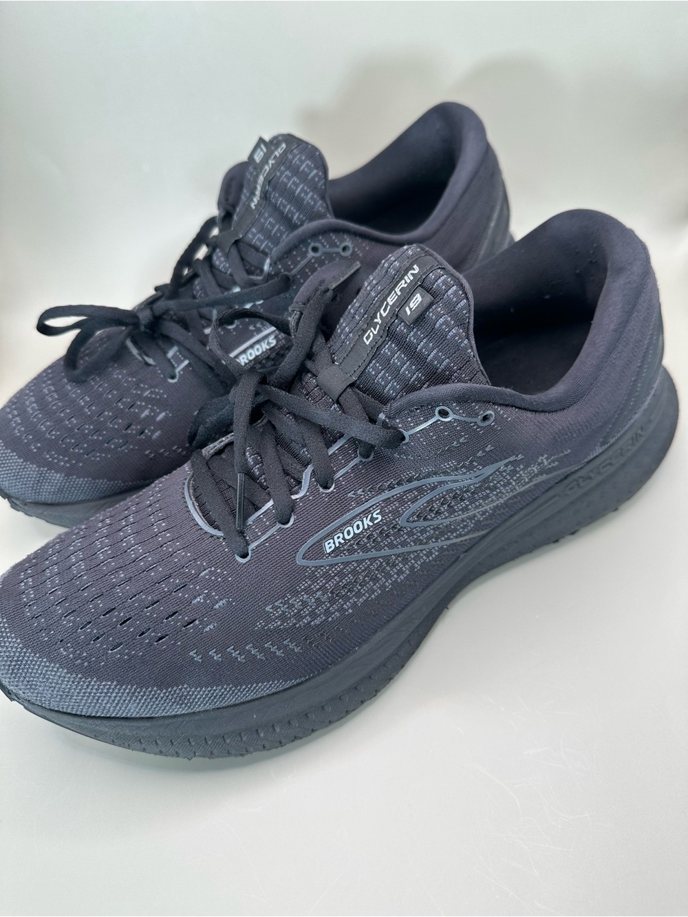 Brooks Men’s Running Shoes in Black with Subtle Gray Accents